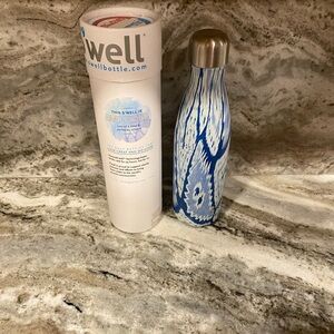 S'well 17 ounce stainless steel  Hand-Painted Blue and White Bottle NIB